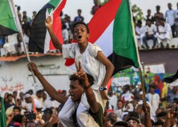 إحتجاجا على القرارات العسكرية الأخيرة: سقوط 10 قتلى وعشرات الجرحى في السودان