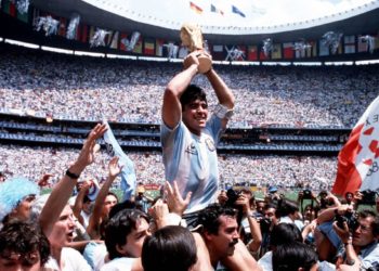 عائلة مارادونا تطلب إقامة ضريح عام لأسطورة كرة القدم الأرجنتينية