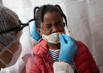 خوفا من المتحور الجديد: منع عدة دول الرحلات الجوية من مناطق جنوب إفريقيا