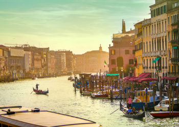 البندقية واحدة من أكثر المدن أناقة وروعة ورومنسية، بناؤها في مكان مستحيل وصفه الشاعر بـ”جنون العبقرية”