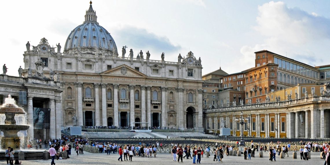 مدينة الفاتيكان: كرسي بابوي ووجهة سياحية مرغوبة للاحتفال بأعياد الميلاد ورأس السنة