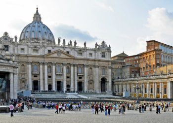 مدينة الفاتيكان: كرسي بابوي ووجهة سياحية مرغوبة للاحتفال بأعياد الميلاد ورأس السنة
