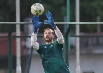 الـ”كاف” يفرض غرامة مالية على الكبير وبن مصطفى ويحذر الجامعة