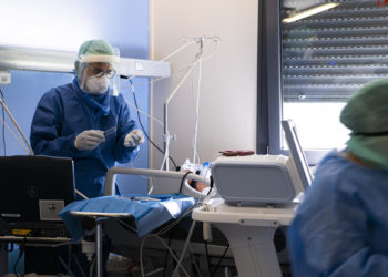 وزارة الصحة: 25 وفاة و9800 إصابة جديدة بكورونا￼