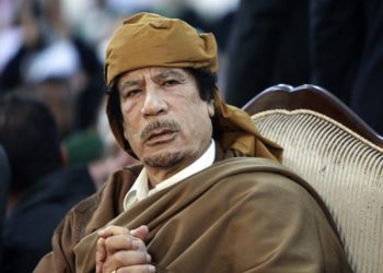 حارسة للقذافي: الرئيس السابق على قيد الحياة.. يقود المقاومة