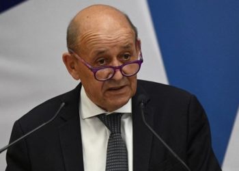وزير الخارجية الفرنسي: “نقلق لقرار حل سعيد للمجلس الأعلى للقضاء”