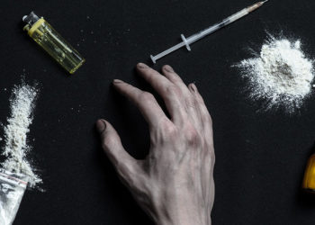 القوانين القاسية لا تخدم الحد من تعاطي المخدرات والإدمان حالة مرضية يتطلب علاجها مرونة من العائلة والمجتمع