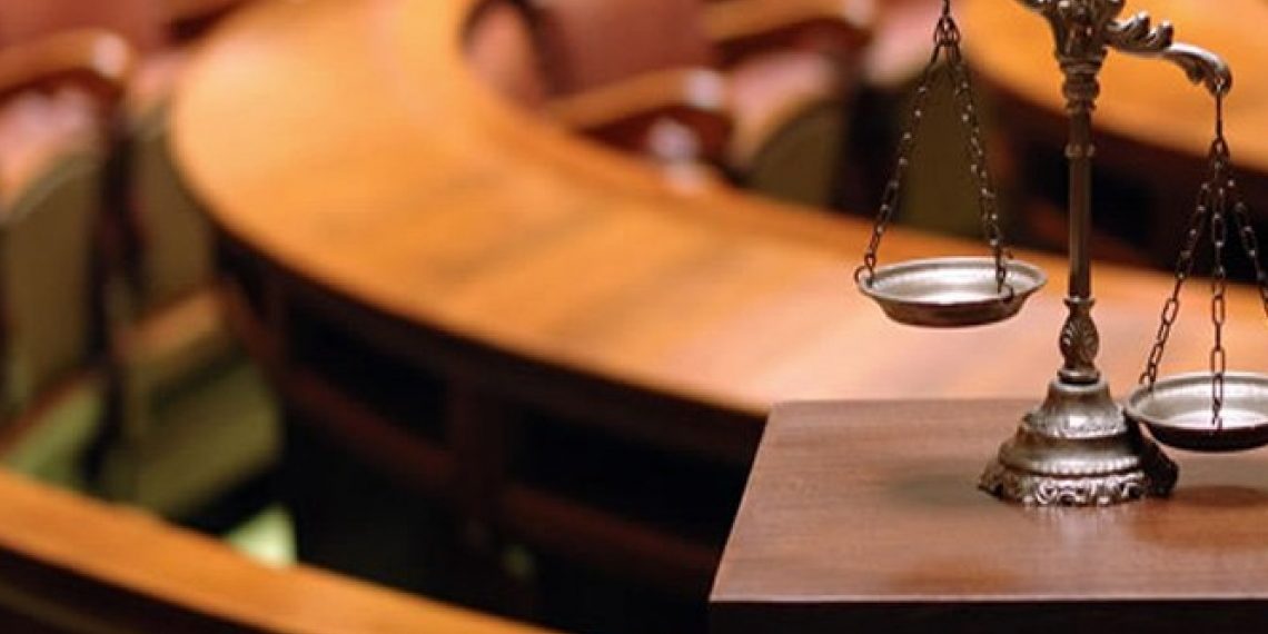 بتهم السرقة والإرشاء من موظف عمومي: الاحتفاظ بثلاثة أشخاص