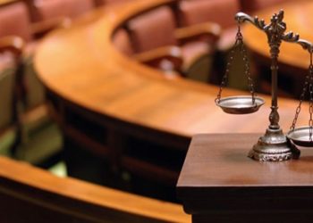 بتهم السرقة والإرشاء من موظف عمومي: الاحتفاظ بثلاثة أشخاص