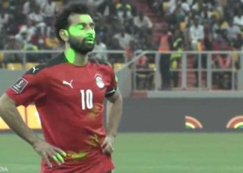 محمد صلاح عاش “ليلة رعب”.. ليزر وهجوم ثم بكاء