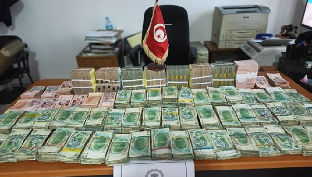 محاولة تهريب 117 ألف دينار من العملة التونسية