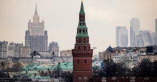 وكالة “فيتش” تخفض التصنيف الائتماني لموسكو وتتوقع عجزها عن سداد ديونها قريبا