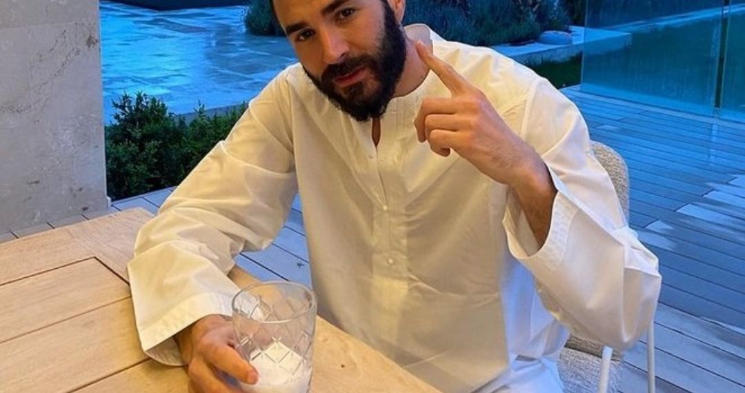 كريم بنزيما أفطر على تمرتين وسجل ثلاثة أهداف