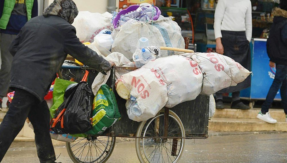                                                               حذار من الفقر اذا ما نطق…  