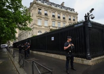 مقتل حارس أمن في سفارة قطر بباريس.. وغموض يلف الدافع