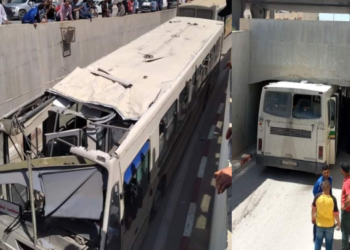 في حادثة اصطدام حافلة بنفق: إيقاف السائق عن العمل