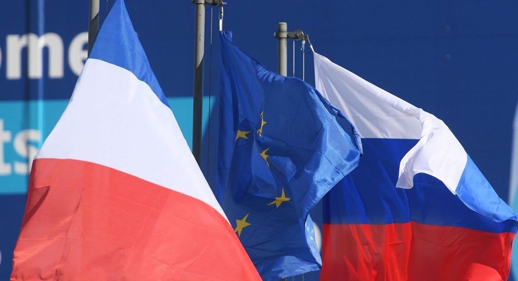 فرنسا “تدين بشدة” إقدام روسيا على طرد عدد من دبلوماسييها