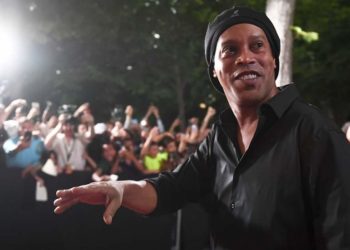 رونالدينيو يصنع الحدث في تونس