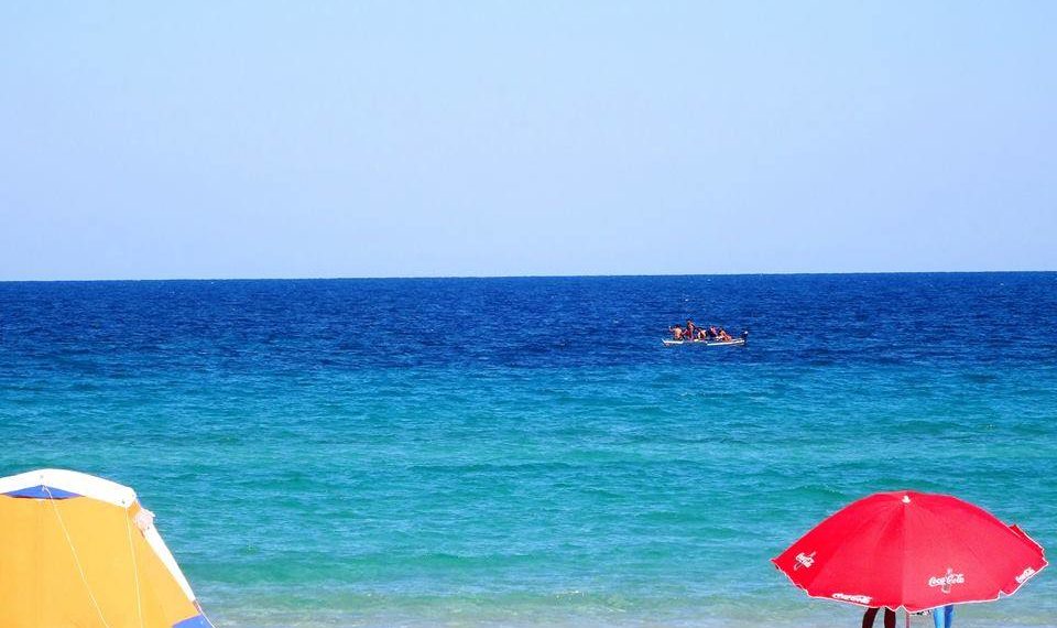 منزل تميم: تسرّب مياه الصرف الصحي إلى البحر تثير تشكيات المواطنين