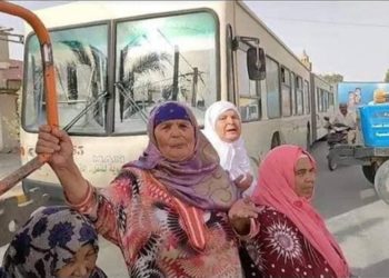 إحتجاجا على إنقطاع المياه: نساء يوقفن سير الحافلات بالمظيلة