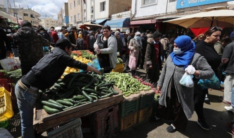 تونس.. ديمقراطية عربية رائدة في طريقها إلى موت بطيء
