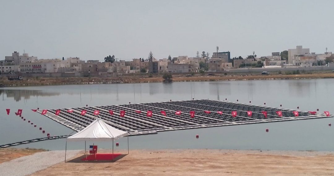 تونس تطلق أول محطة عائمة لإنتاج الكهرباء من الطاقة الشمسية