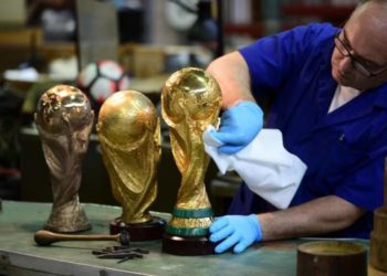 أيادٍ مغربيّة وراء لمعان كأس العالم