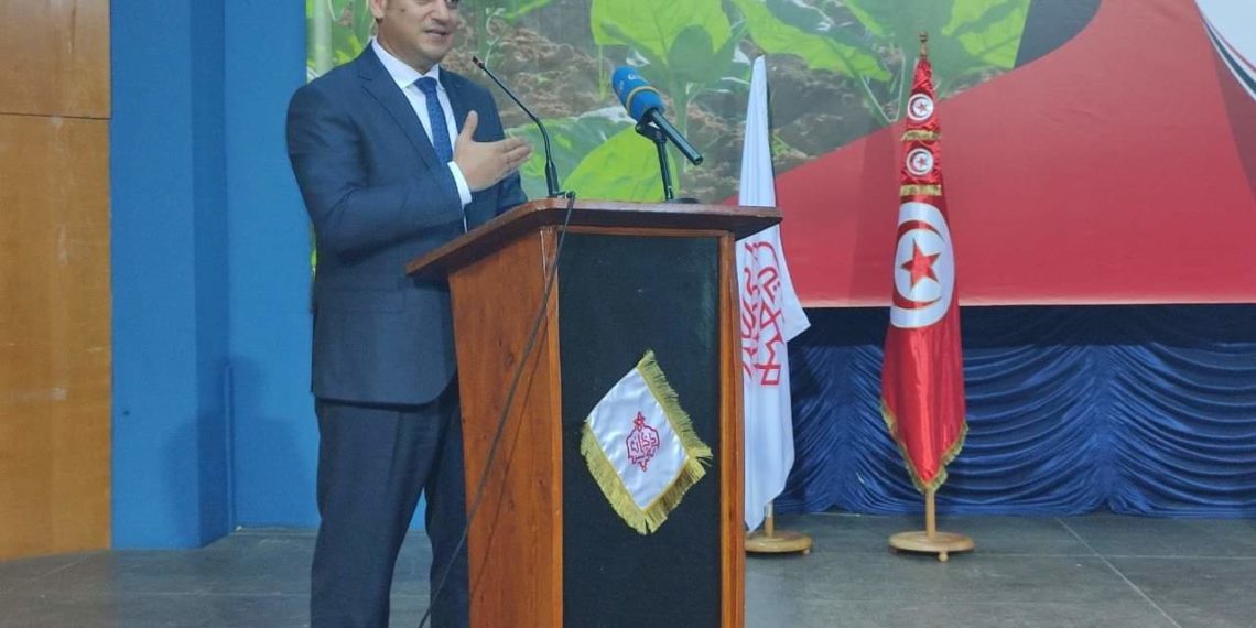 في ندوة وطنية بطبرقة: مختصون ومسؤولون يدعون إلى تطوير قطاع التبغ ومكننته