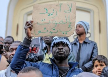 الأسوأ من الوحدة الغربة ، والأسوأ منهما أن تكون وحيداً ومغترباً