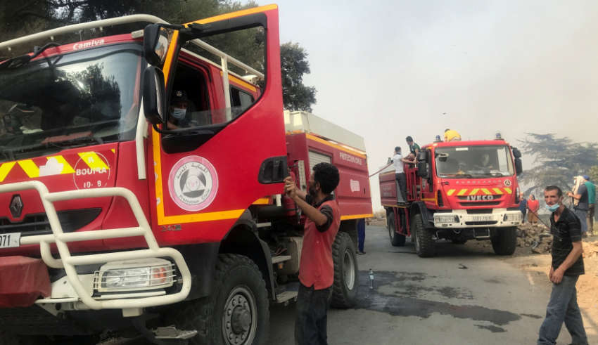 حريق بوقرنين: 30 شاحنة اطفاء جزائريّة تصل الى تونس