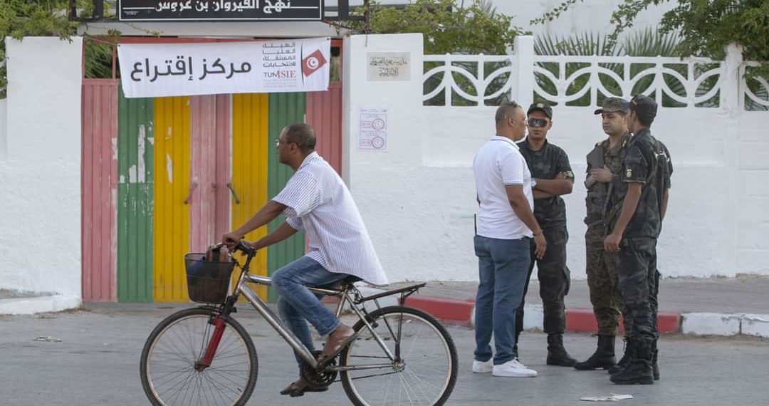 أحزاب تتهم سعيّد وهيئة الإنتخابات بتزوير الإستفتاء