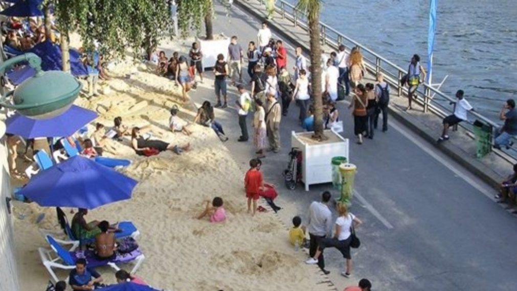 شواطيء باريس تعود بعد عامين من تفشي جائحة كورونا