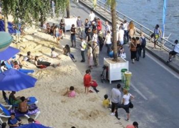 شواطيء باريس تعود بعد عامين من تفشي جائحة كورونا