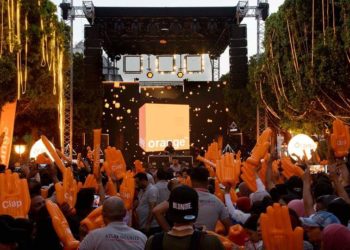 في إطار دعم الثقافة وتنشيط الحركة السياحية في تونس: أورنج تونس ترسم البسمة وتدخل البهجة في قلوب التونسيين بتنظيم حفل موسيقي مجاني «Yalla Jaw » بمشاركة مغني الراب التونسي والعالمي بلطي ومجموعة من الفنانين بشارع الحبيب بورقيبة.