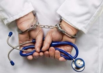 جندوبة: بطاقة إيداع بالسجن في حق طبيب ونائب عميد الأطباء بتونس