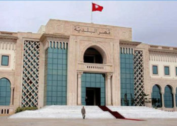 والي تونس: تقرر إيقاف إسناد تراخيص إستغلال الأكشاك