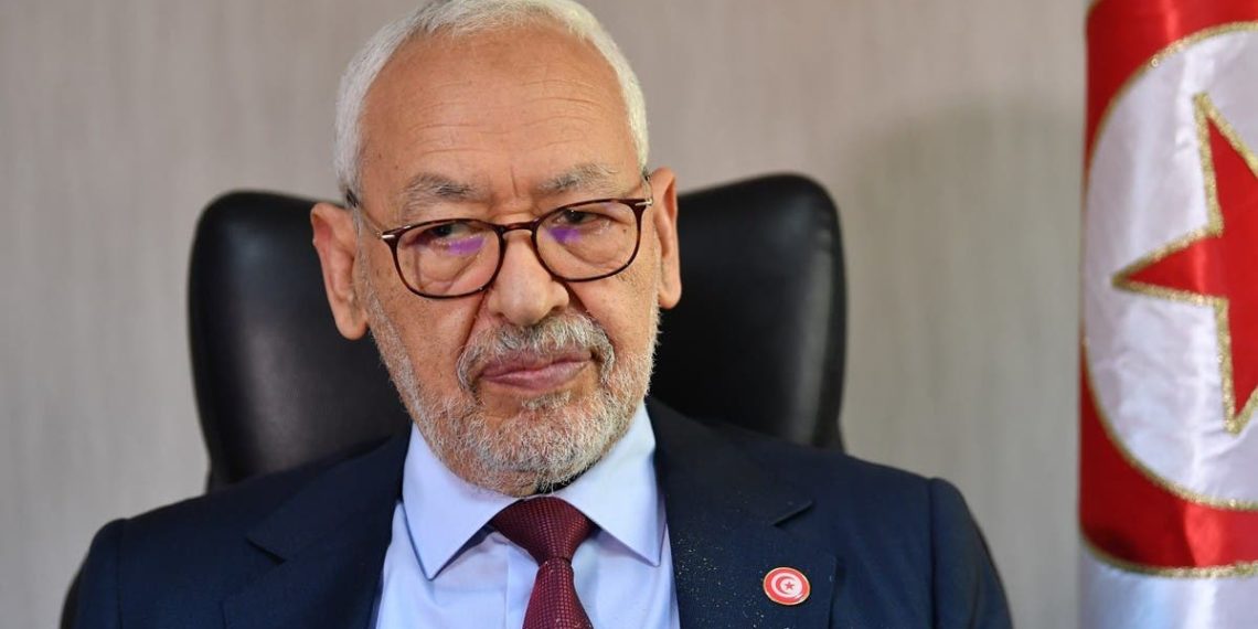 الغنوشي: “مستعد للتخلي عن رئاسة الحركة في حال تقدم أي طرف بتسوية للمشكل التونسي” و”نعيش ثورة مضادة تآمرت على الثورة واعتبرتها سنوات سوداء وخراب لتبرر الانقلاب”