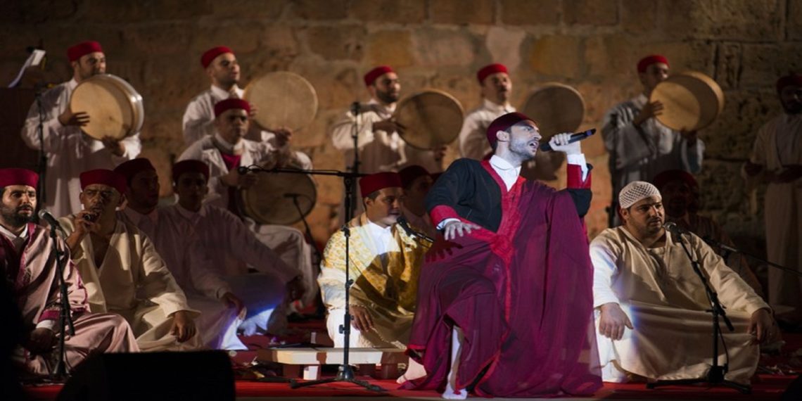 تحدث عن عرض الحضرة.. الفاضل الجزيري:”عرضيّ الزيارة وعشاق الدنيا متشابهان ونحن الغابة وهما الحطابة”