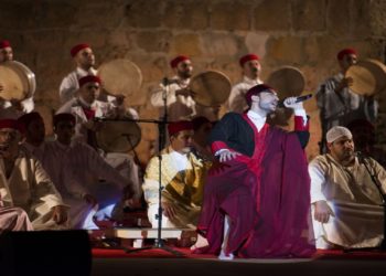 تحدث عن عرض الحضرة.. الفاضل الجزيري:”عرضيّ الزيارة وعشاق الدنيا متشابهان ونحن الغابة وهما الحطابة”