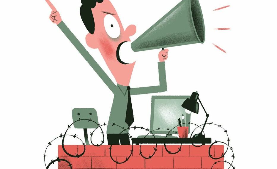 صحفي بوكالة تونس إفريقيا للأنباء: “نطالب سعيّد بحماية المبلغين عن الفساد الذين يتعرضون لعميات تصفية إدارية على خلفية فضحهم للفساد والفاسدين”