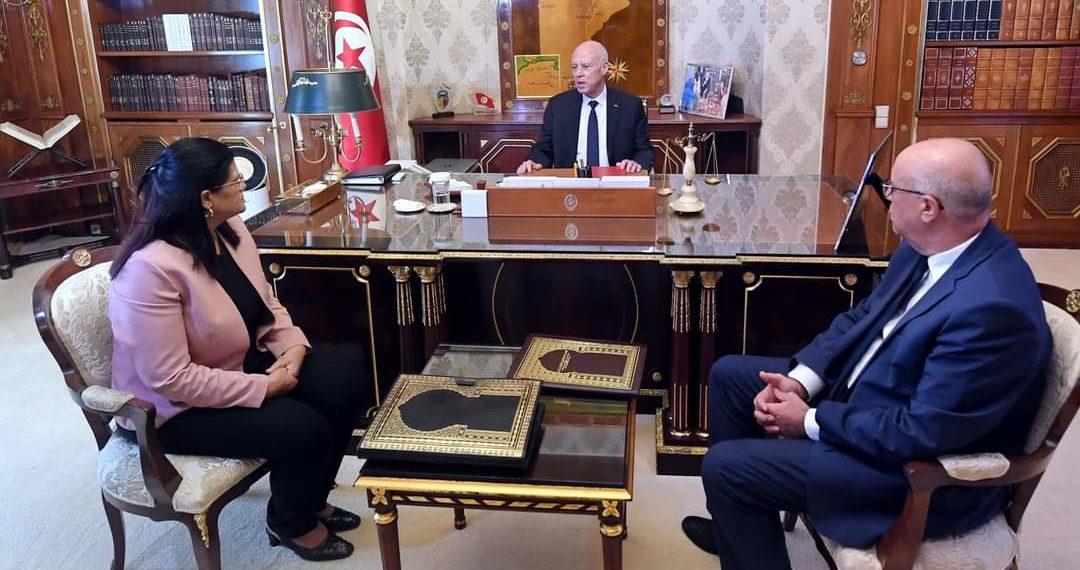 سعيّد معلقا على القروض والهبات المسندة لتونس خلال عشر سنوات:أرقام وهبات ضخمة كان من المفترض أن ينتفع الشعب التونسي في حين استفاد منها أشخاص لم تطالهم بعد يد القضاء