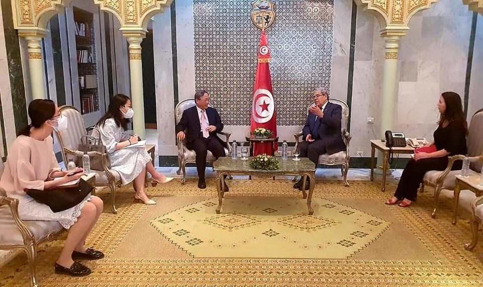 السفير الصيني يتعهّد بتسهيل إجراءات عودة الطلبة التونسيين الدارسين بالصين الى جامعاتهم