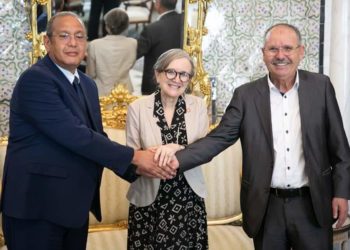 توقيع عقد “المثابرة لمجابهة التحديات الاستثنائية الاجتماعية والاقتصادية والمالية” بين الحكومة وإتحاد الشغل