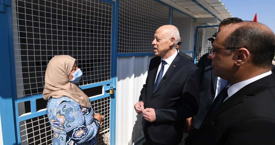 في عيد المرأة: سعيّد يطّلع على القرية الحرفية بحي هلال