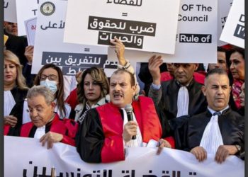 قرار قضائي بإيقاف تنفيذ قرار عزل القضاة