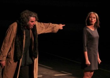 نقد مسرحية ” تَائِهُون “