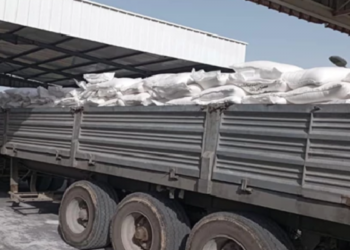 وصول 20 شاحنة مُحملة بألفي طن من السكر قادمة من الجزائر