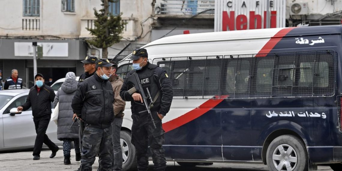 النقابات الأمنية تُقرّر تعليق الاعتصامات الجهوية بعد التدخل الأمني ليلة أمس