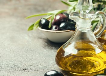 إتحاد الفلاحة: من المتوقع أن يتجاوز سعر اللتر الواحد من زيت الزيتون 15 دينارا