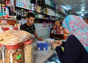 توزيع 80 طنا من السكر على تجار الشمال الغربي